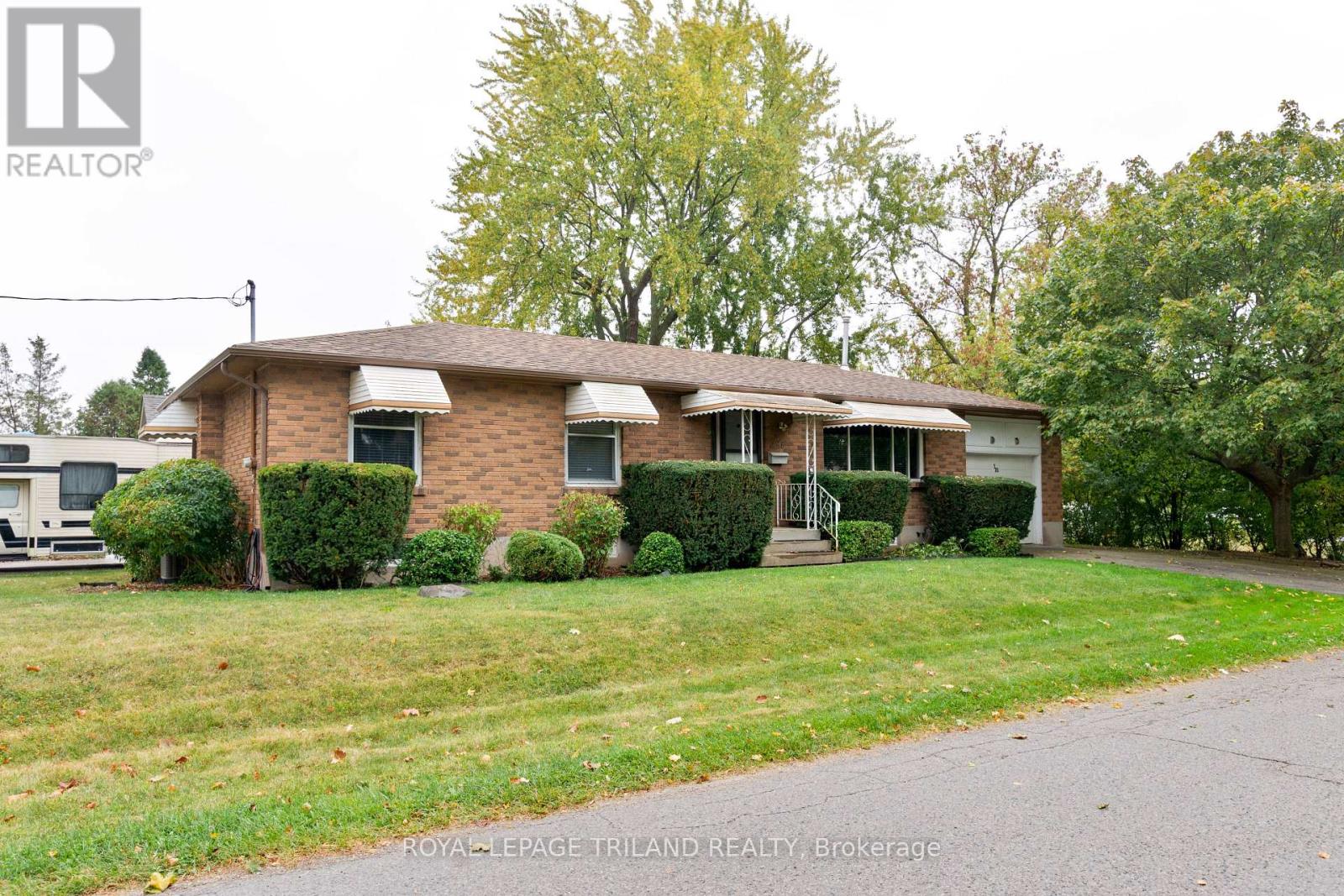 725 St Stephens Dr, London, ON N6E 1V6