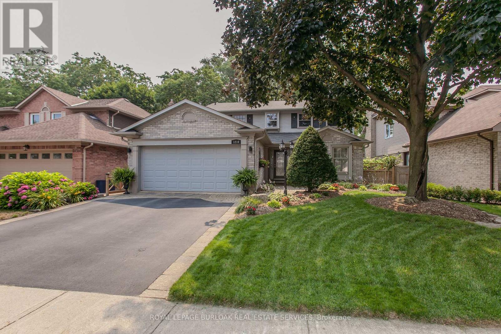 1210 Hammond St, Burlington, ON L7S 2A4