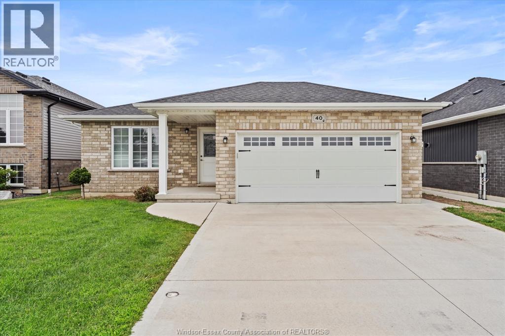 40 Regal Dr, Chatham-Kent, ON N0P 2L0