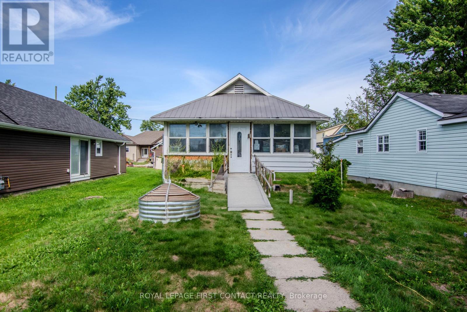 1056 Wood St, Innisfil, ON L0L 1K0
