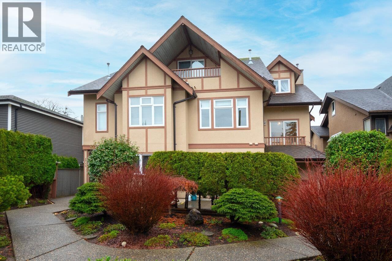 2718 W 3rd Ave, Vancouver, BC V6K 1M5
