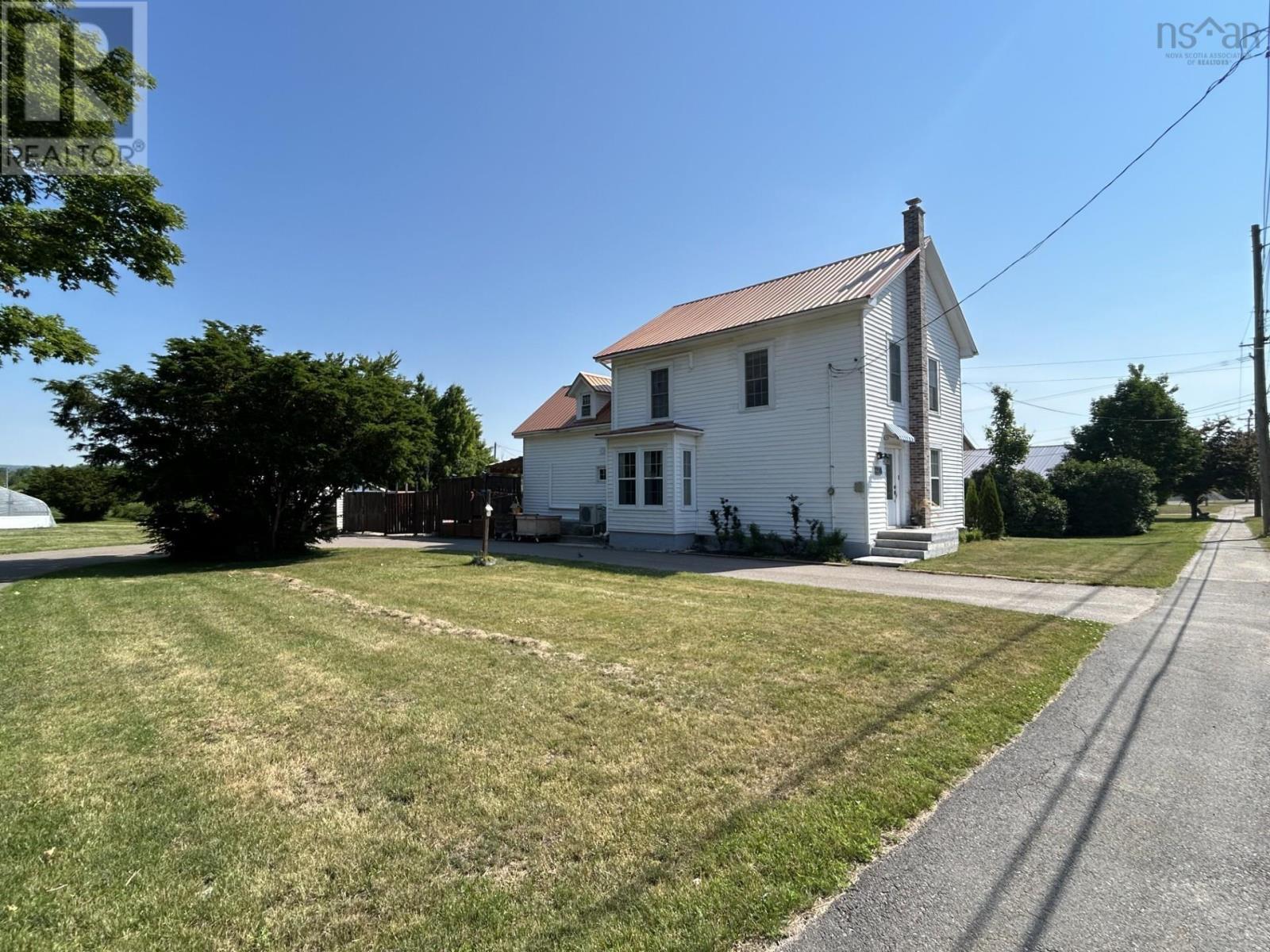 218 Main St, Berwick, NS B0P 1T0 MLS 202415285 Houseful