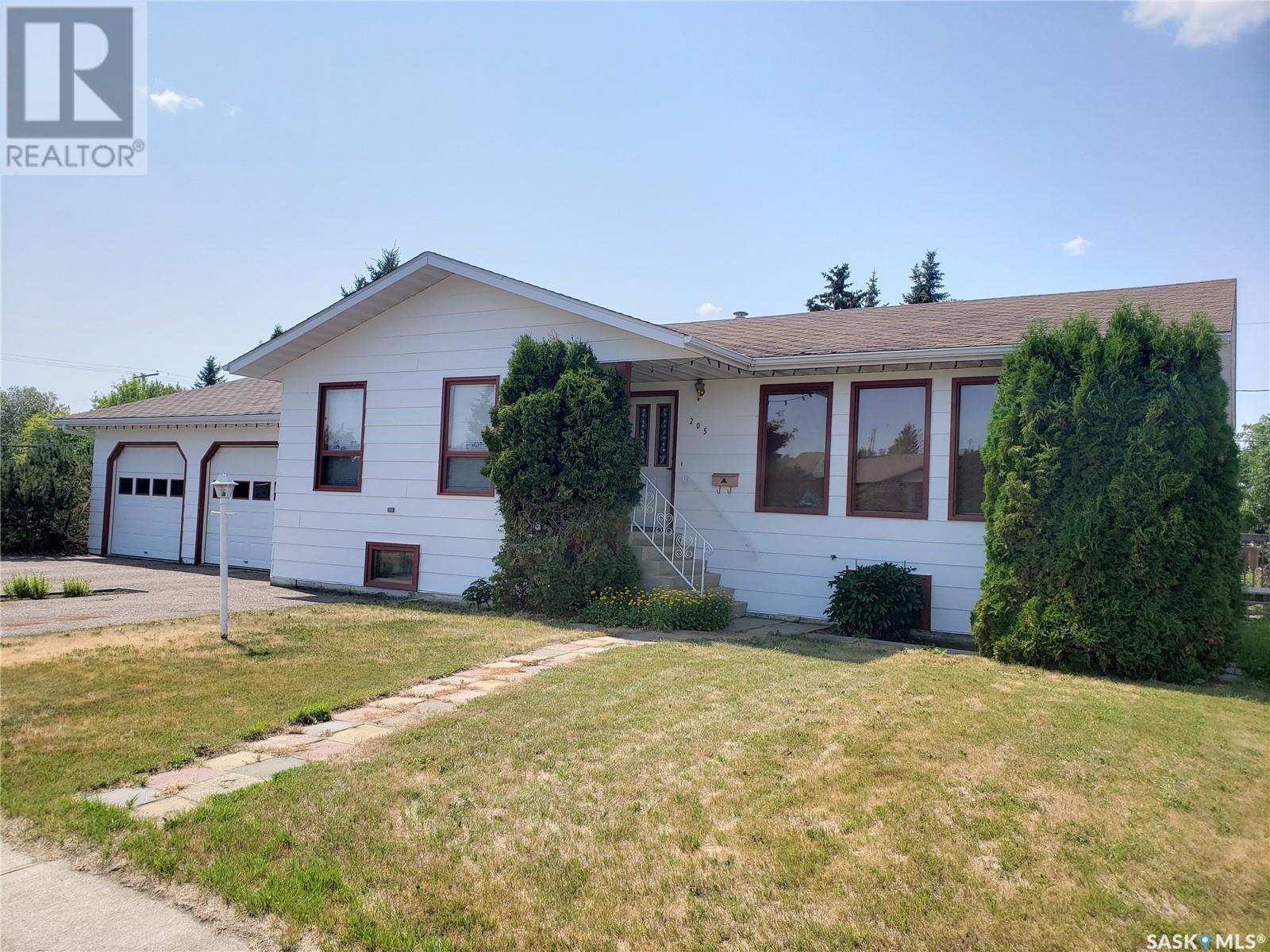 205 2 Street West, Wilkie, SK S0K 4W0