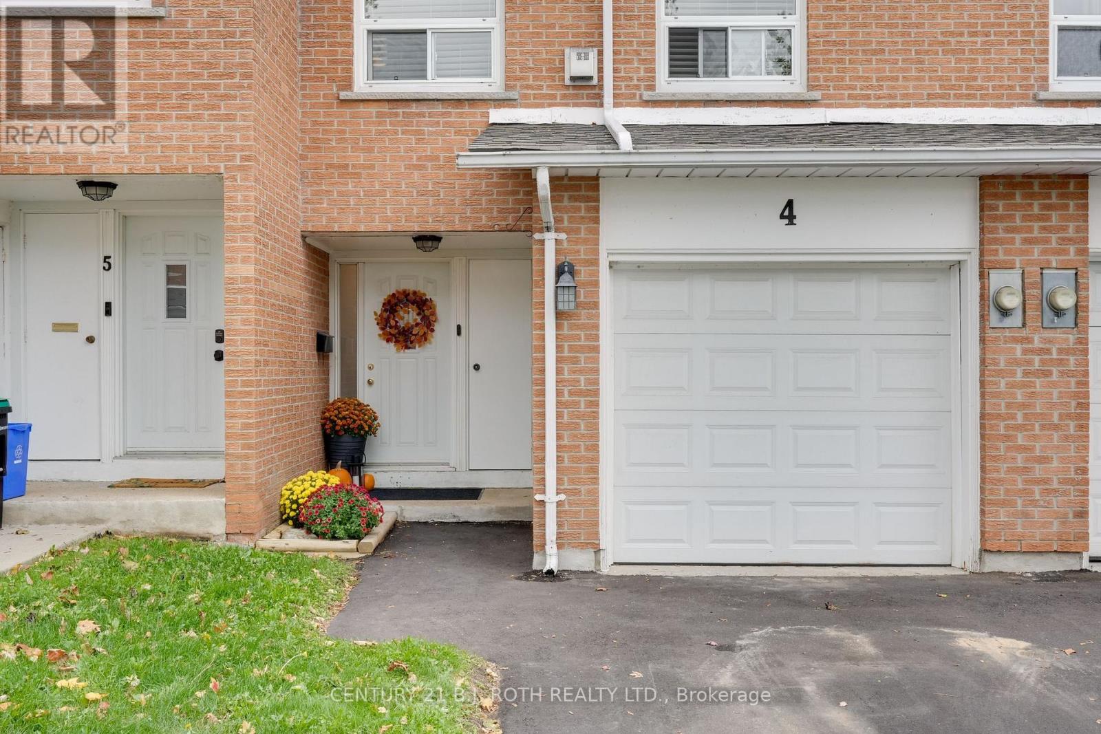 4 235 Steel St, Barrie, ON L4M 2H1