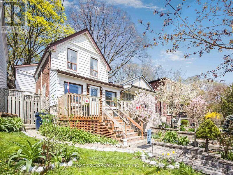 22 Ivy Ave, Toronto, ON M4L 2H7