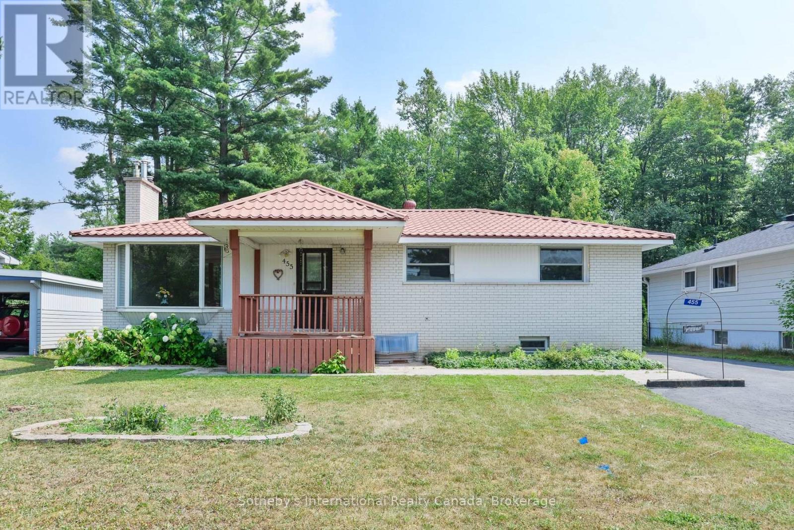 455 Fairview Dr, Gravenhurst, ON P1P 1L2