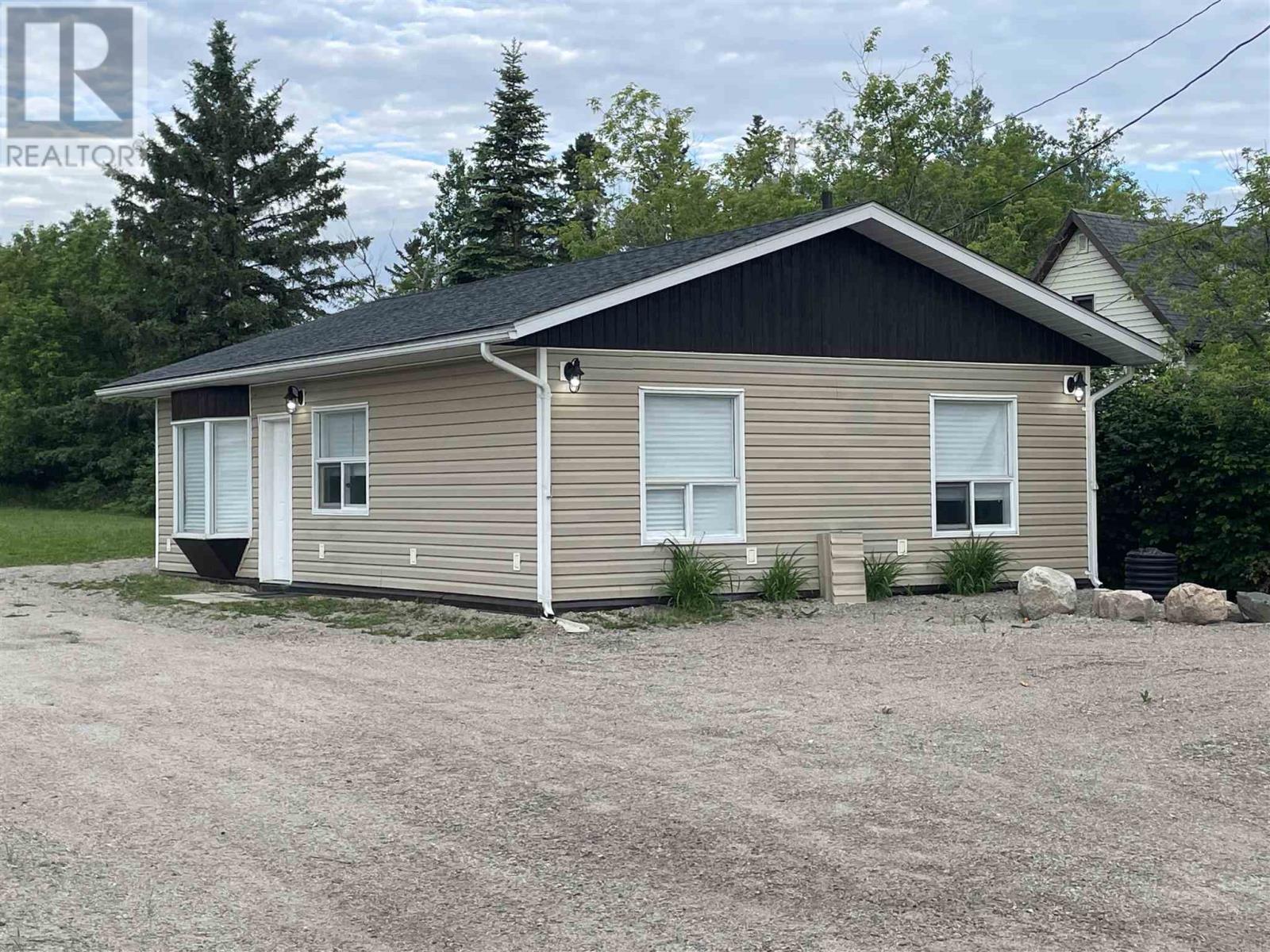 688 Hwy 594, Eagle River, ON P0V 1S0