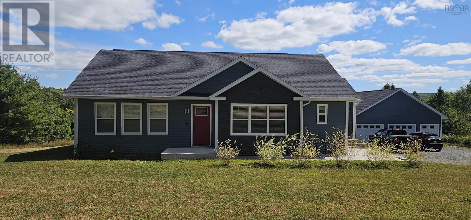 25 Lakewood Dr, Brooklyn, NS B0N 2A0