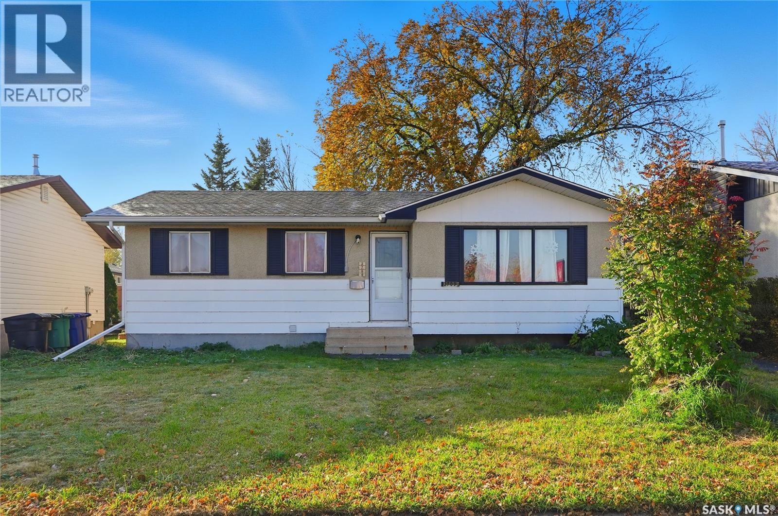 3709 Diefenbaker Dr, Saskatoon, SK S7L 5C5