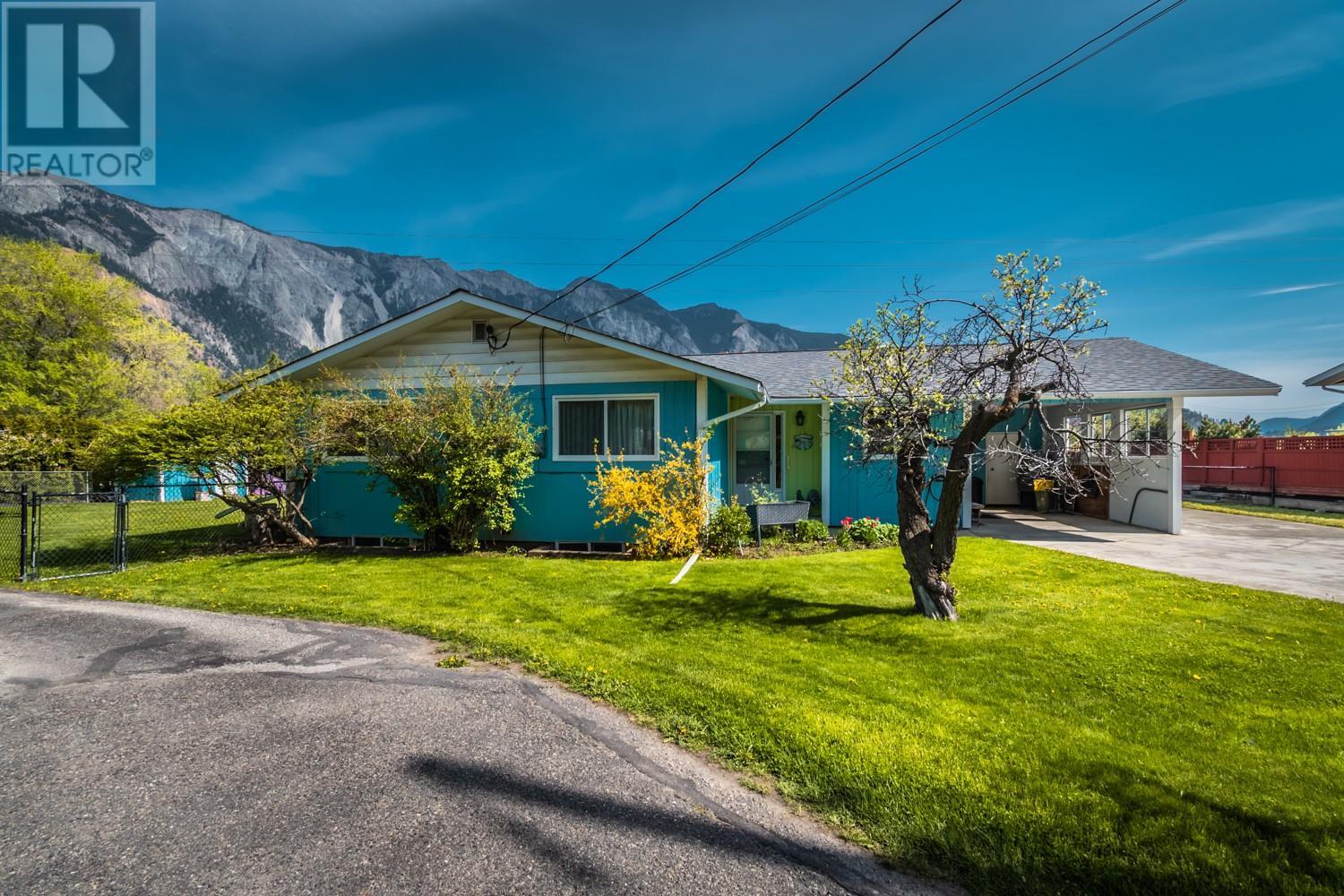 808 Orchard Dr, Lillooet, BC V0K 1V0