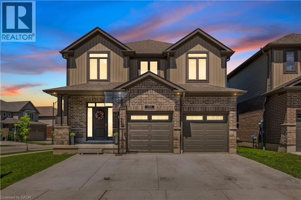 151 Mountain Holly Ct, Waterloo, ON N2V 0E1