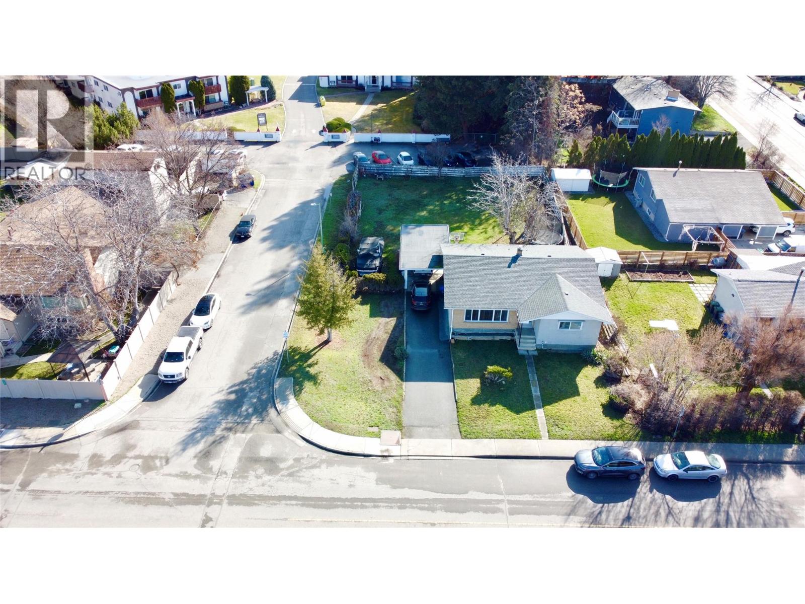 1481 Richmond St, Kelowna, BC V1Y 3T5
