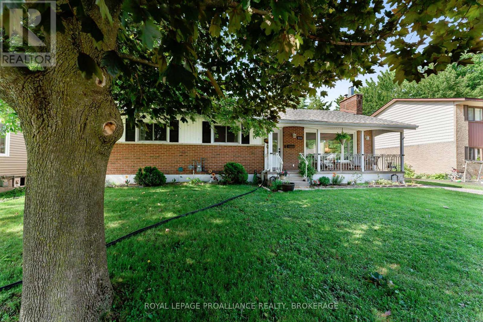 650 Steel St, Gananoque, ON K7G 2E5