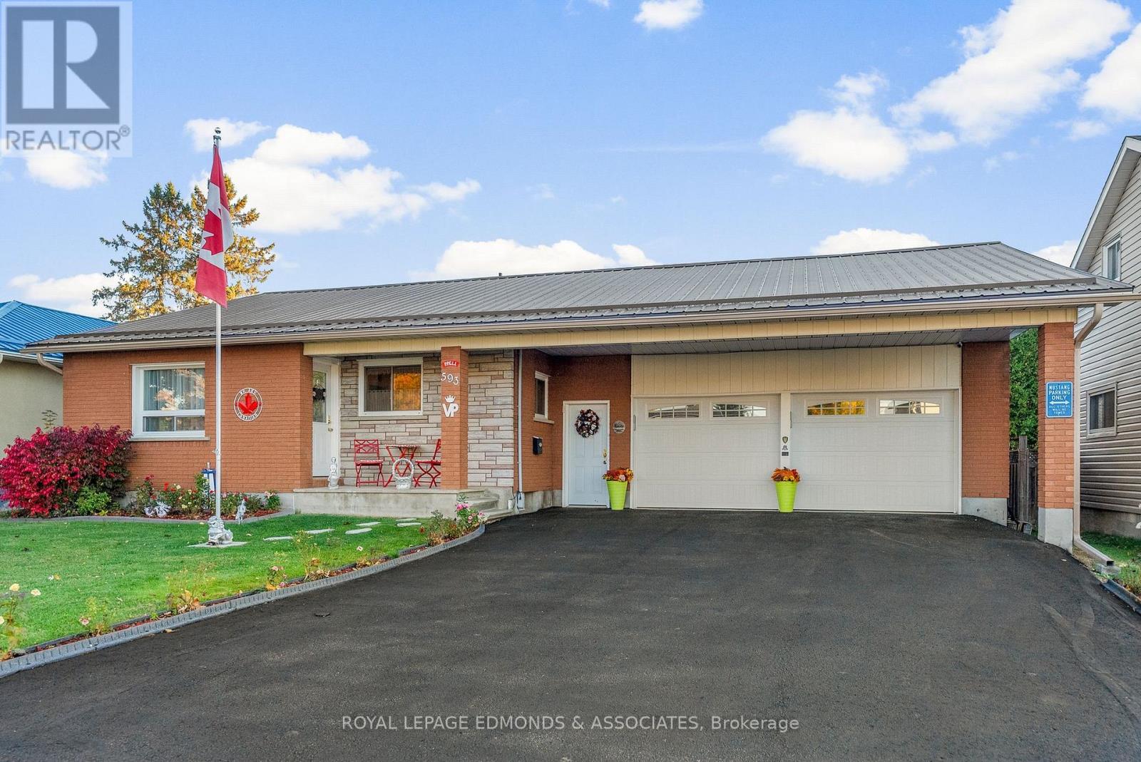 593 Roy St W, Laurentian Valley, ON K8A 6R6