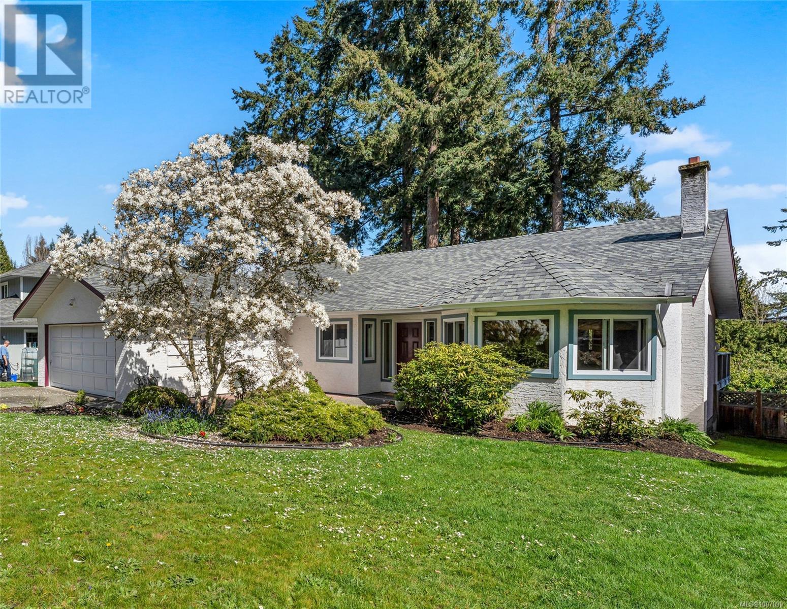 775 Menawood Pl, Saanich, BC V8Y 2Z7