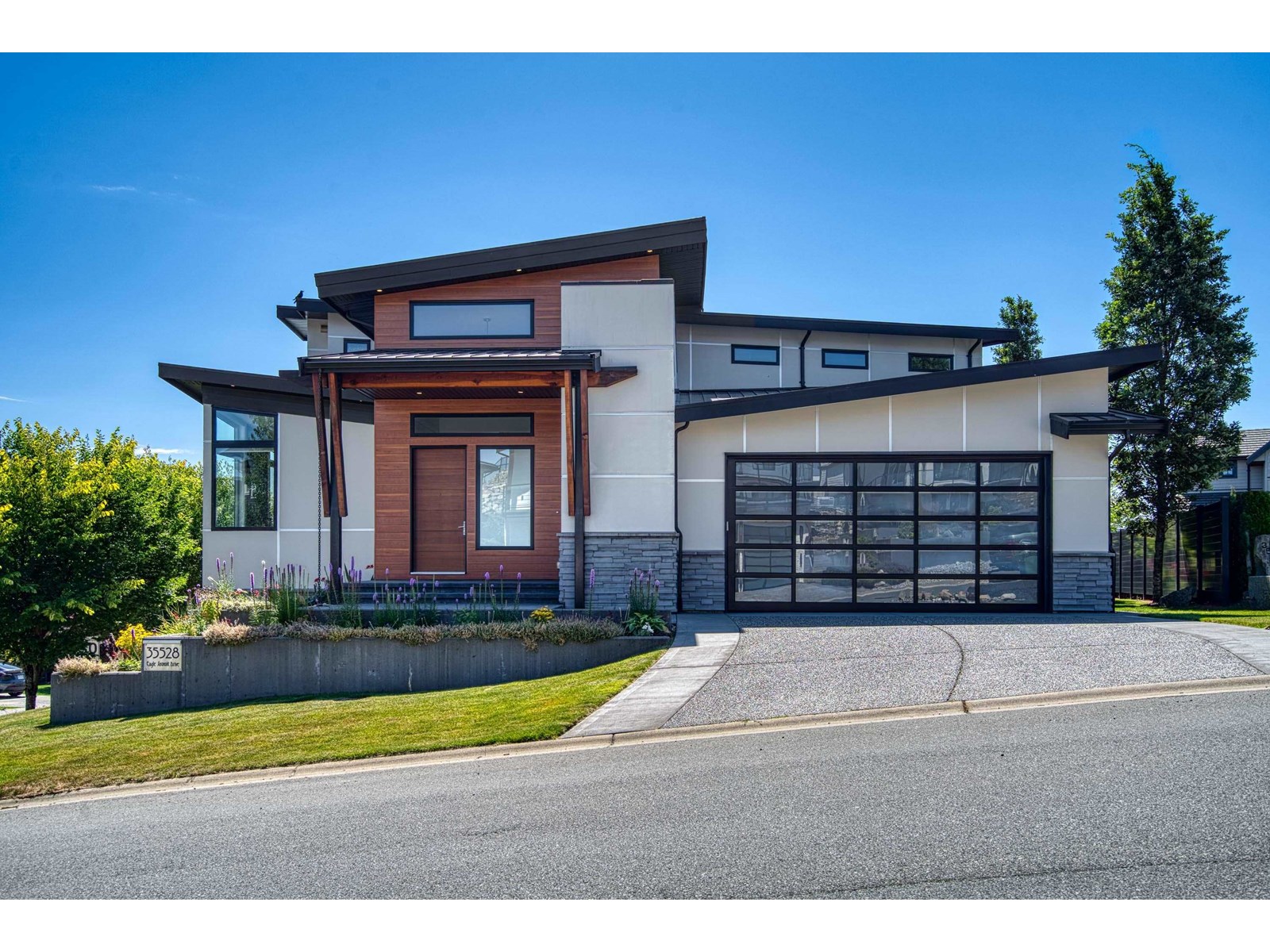 35528 Eagle Summit Dr, Abbotsford, BC V3G 0C4