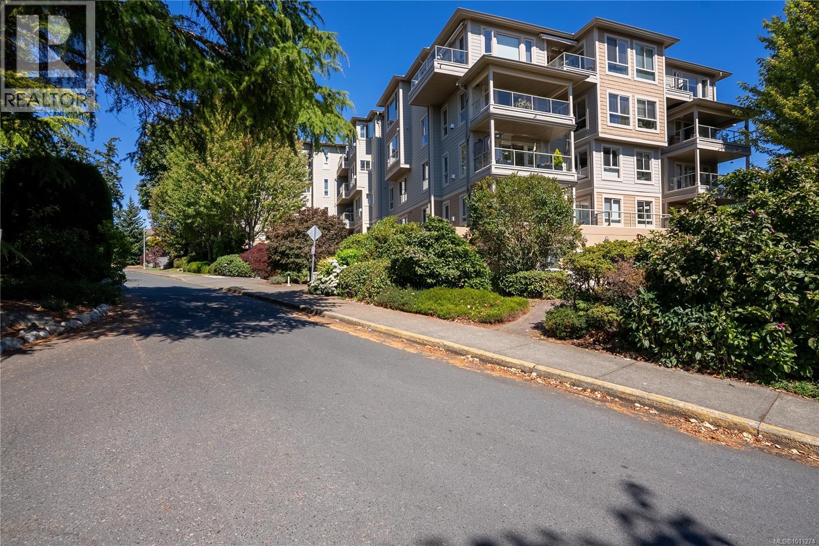 121 Aldersmith Pl Unit 110 Pl, View Royal, BC V9A 7M7