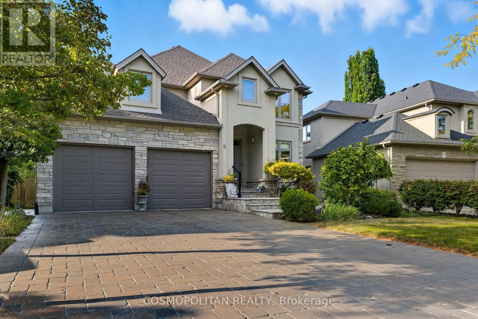 5 Brooklyn Ct, St. Catharines, ON L2N 7S6