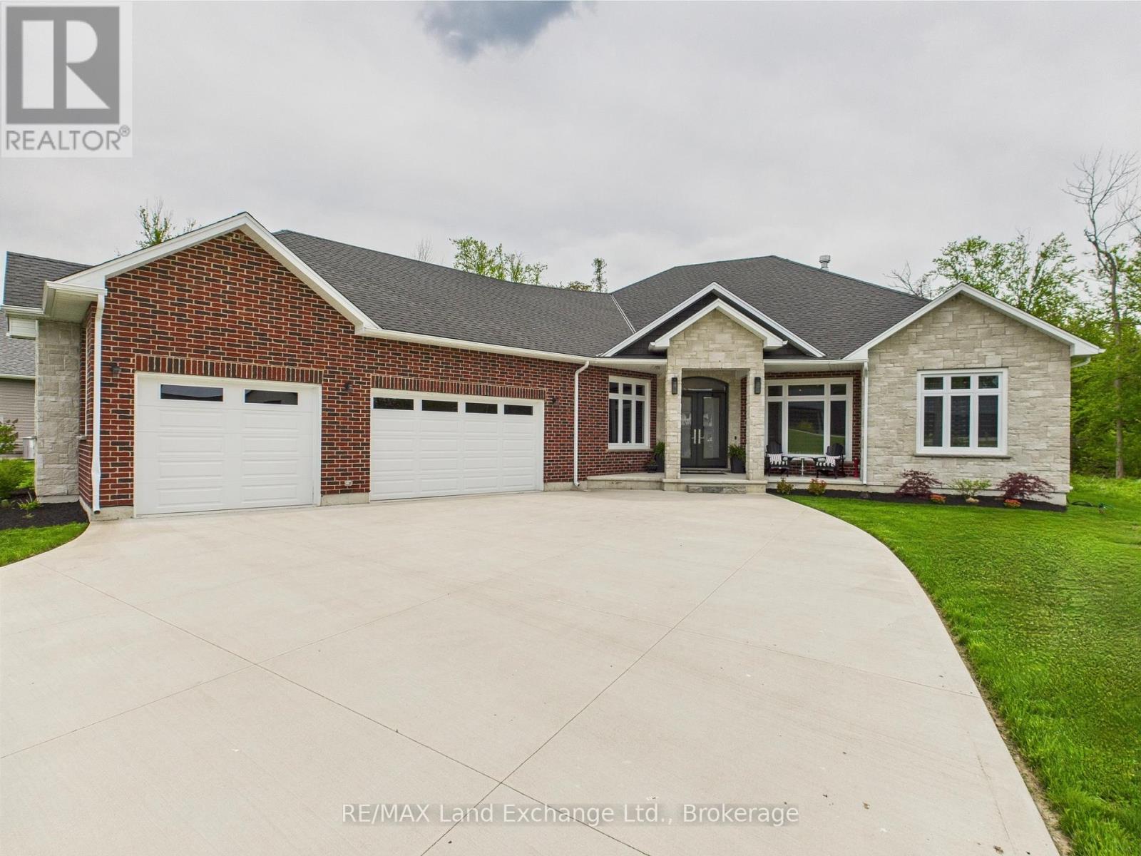12 Sunset Pl, Huron-Kinloss, ON N2Z 0G6