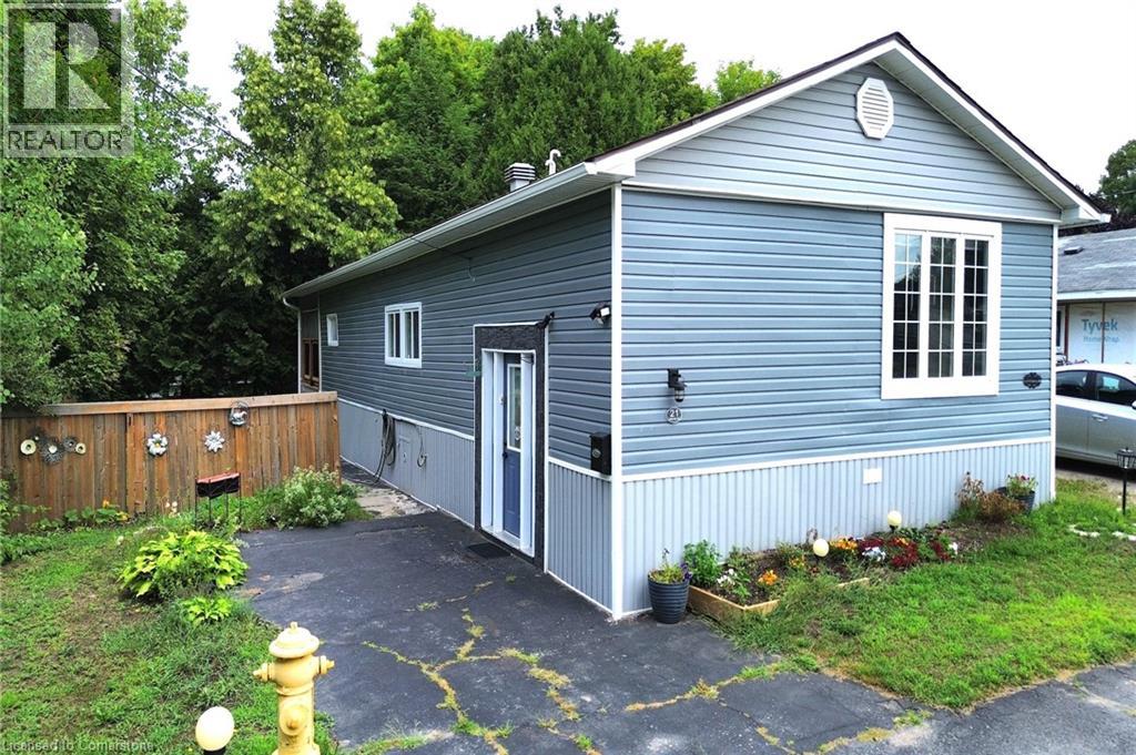 21 Westhill Rd, Elliot Lake, ON P5A 1A4