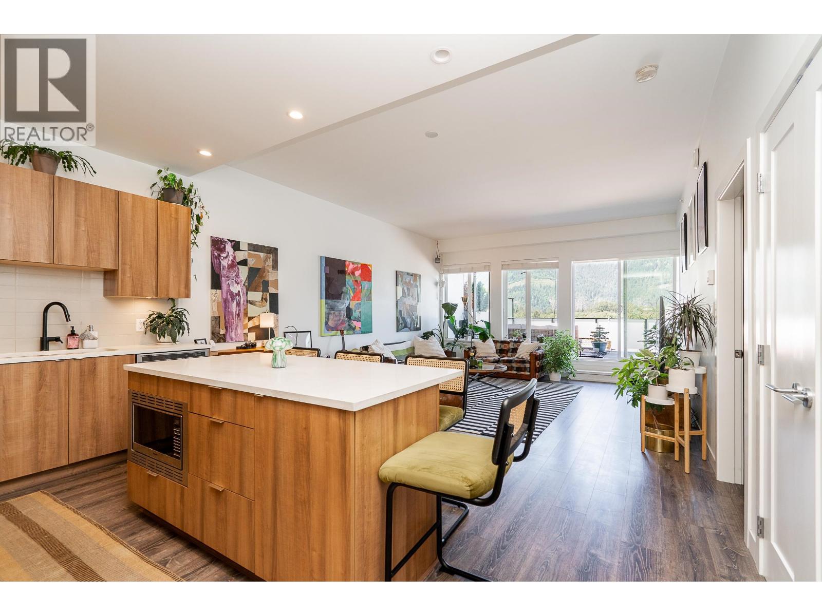 1365 Pemberton Avenue Unit 603, Squamish, BC V8B 1B7