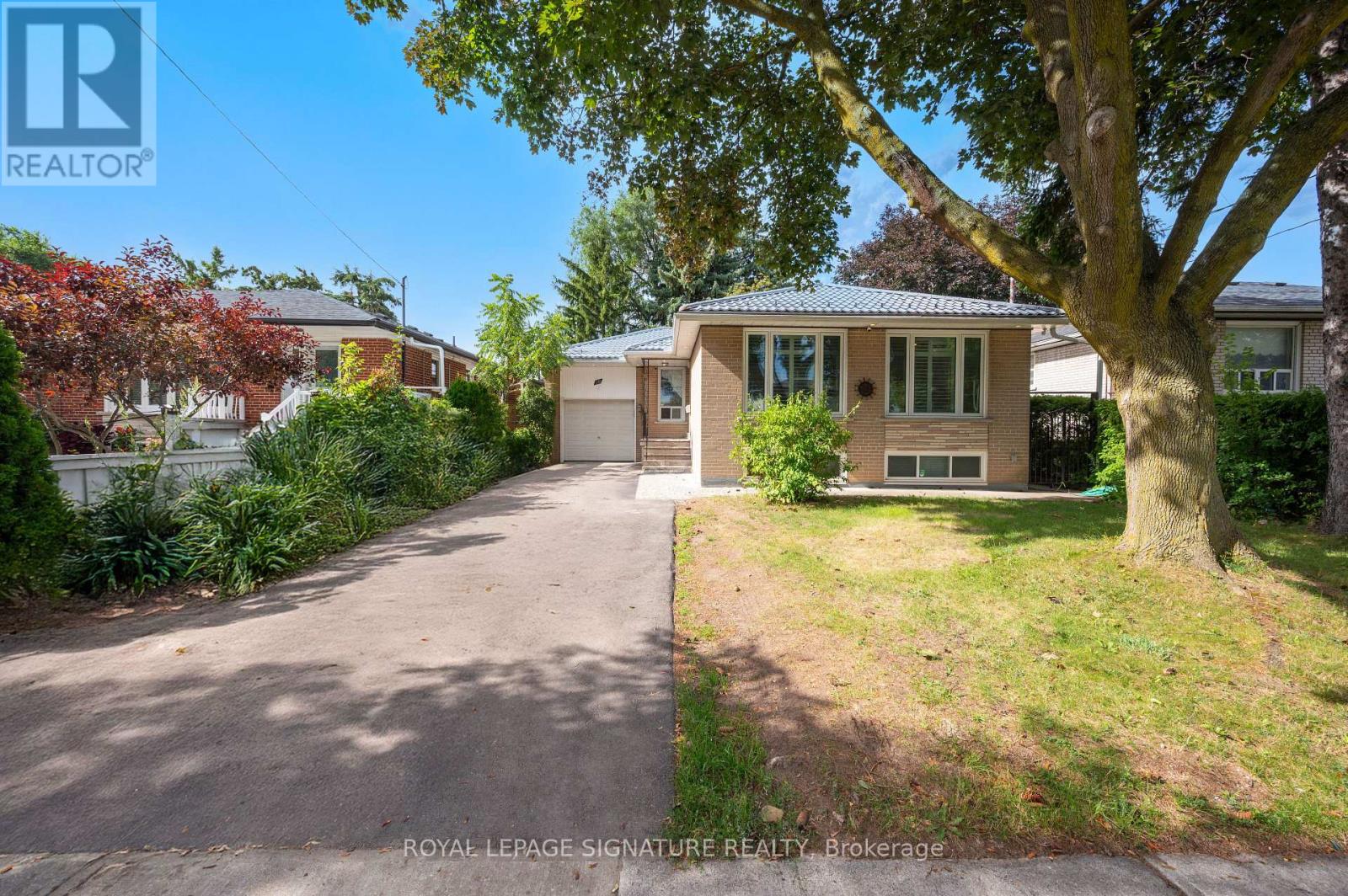 16 Pagoda Pl, Toronto, ON M9V 2V2