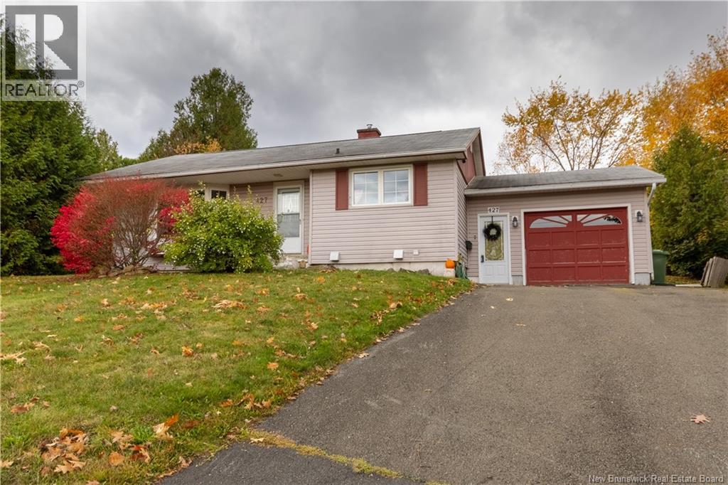 427 Holden St, Oromocto, NB E2V 1G2