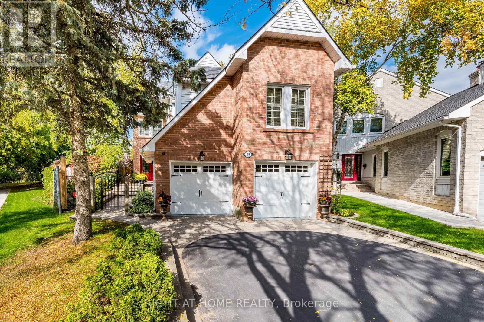 51 Redwood Ln, Markham, ON L3R 3Z1