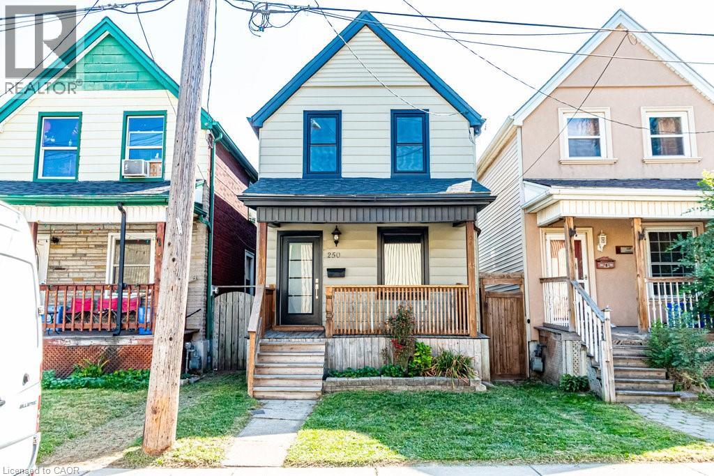 250 Avondale St, Hamilton, ON L8L 7C5