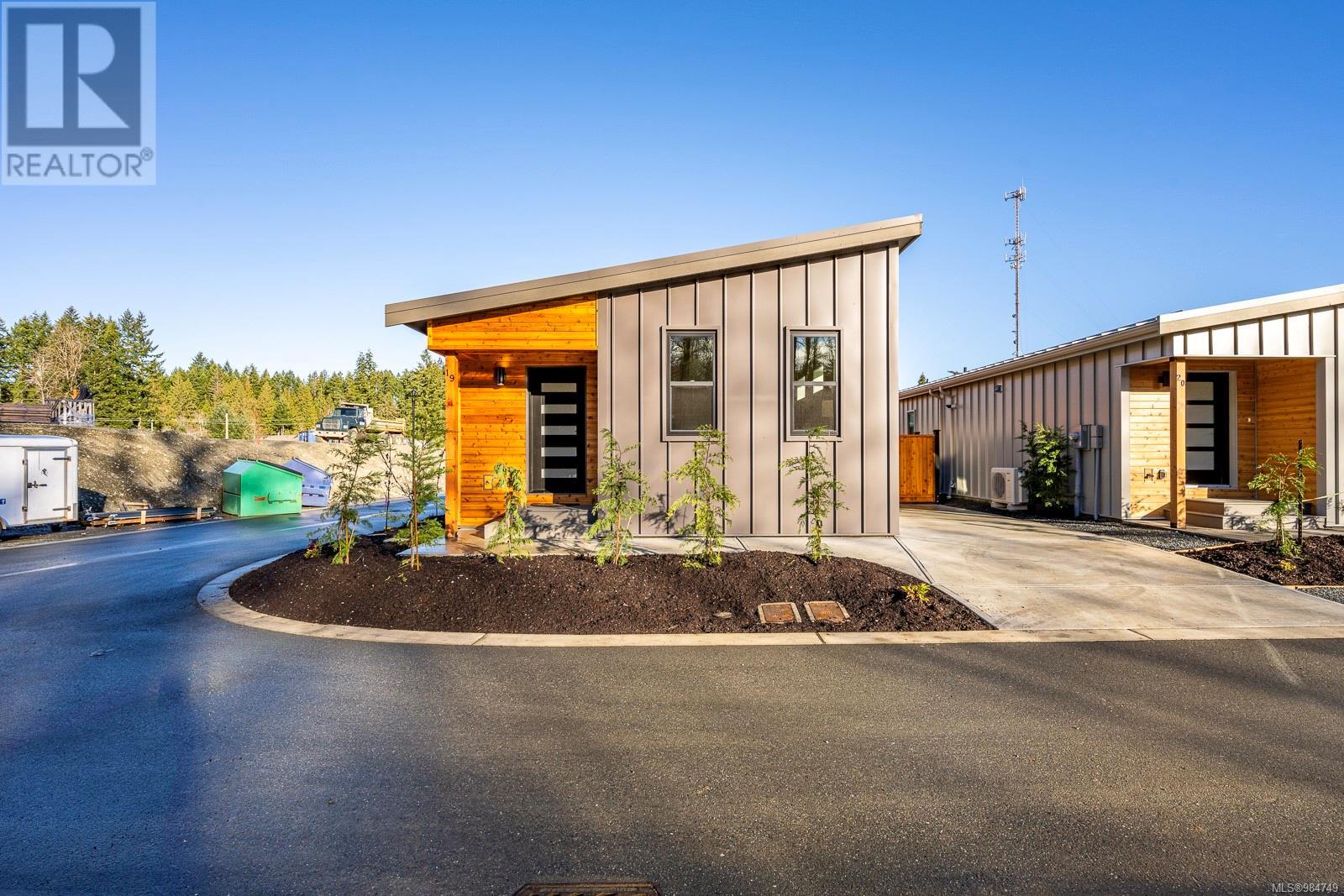 3025 Royston Rd Unit 22 Rd, Cumberland, BC V0R 1S0