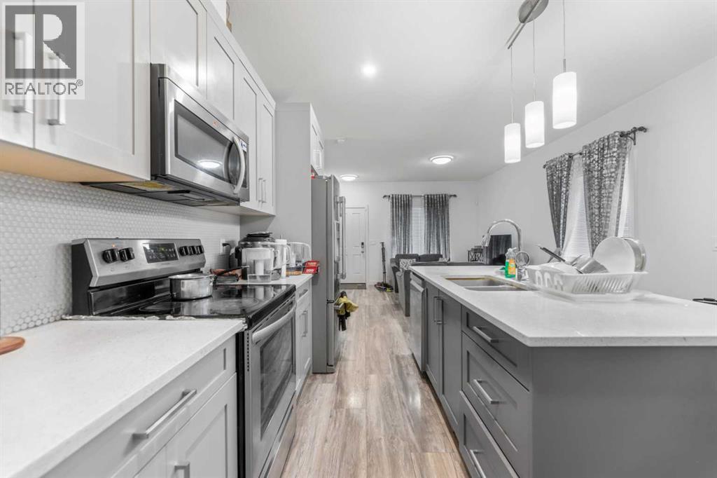 457 Canals Xing SW, Airdrie, AB T2B 4L3