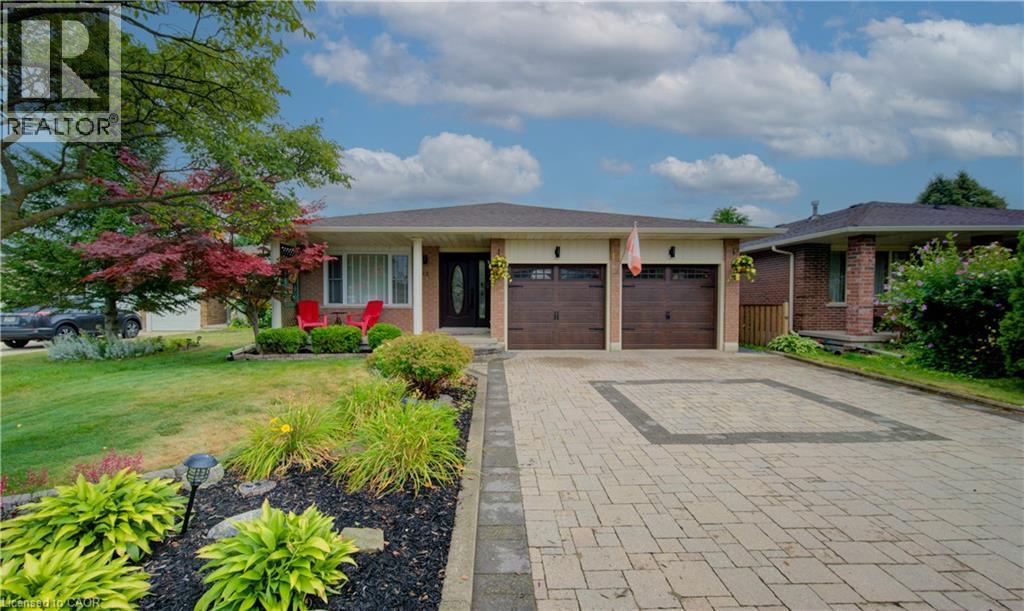 12 Mccabe Ct, Kitchener, ON N2E 2W9