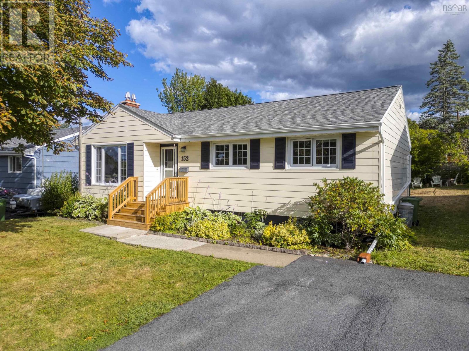 152 Rosedale Ave, Halifax, NS B3N 2J8