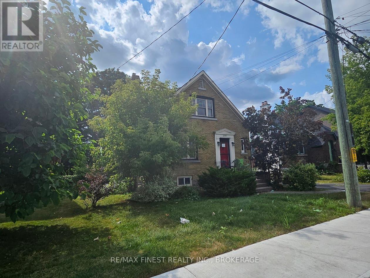 208 Collingwood St, Kingston, ON K7L 3X8
