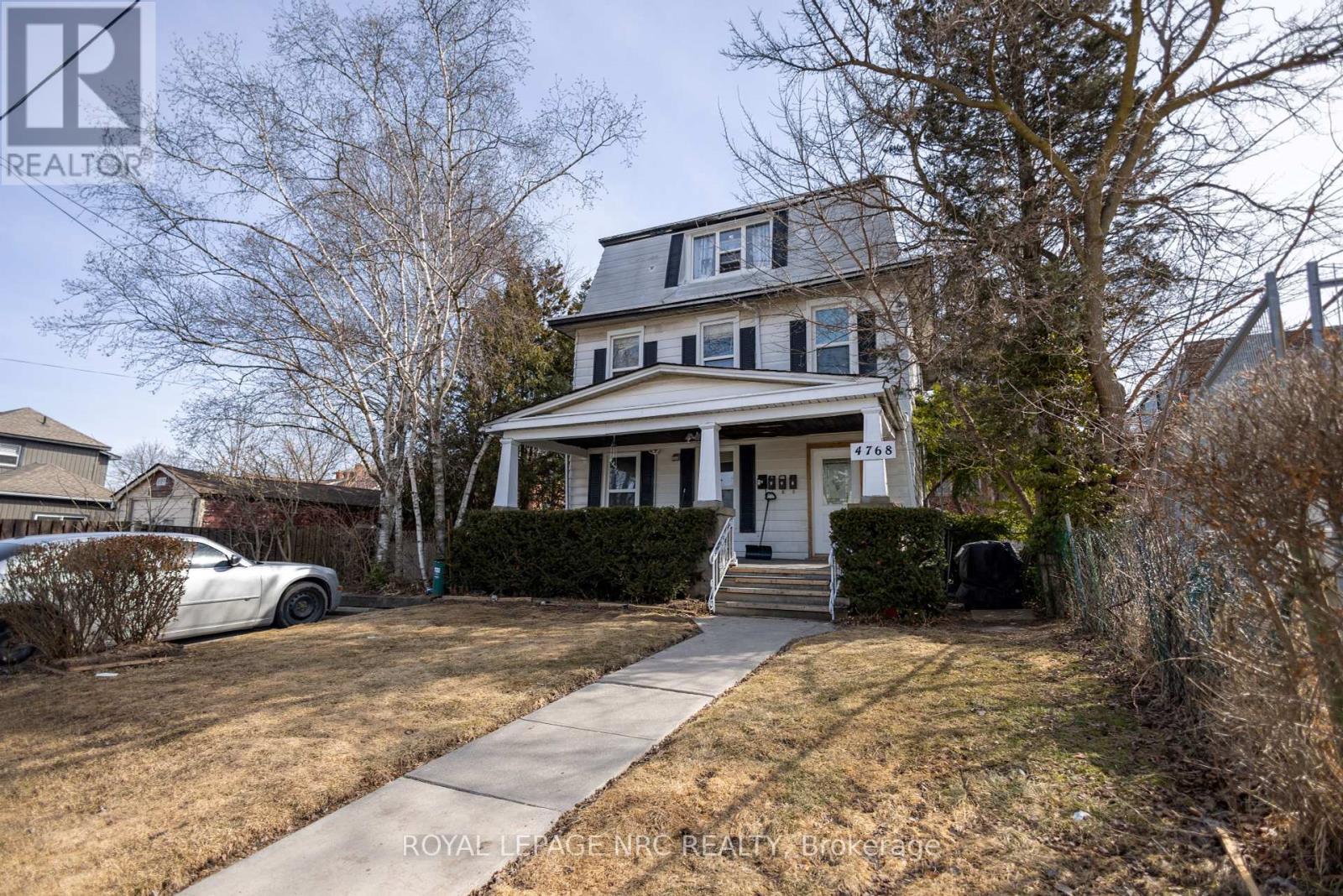 4768 Crysler Ave, Niagara Falls, ON L2E 3W1