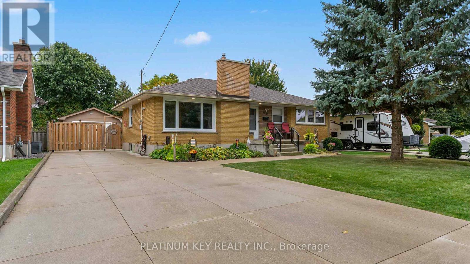 1935 Royal Cres, London, ON N5V 1N6