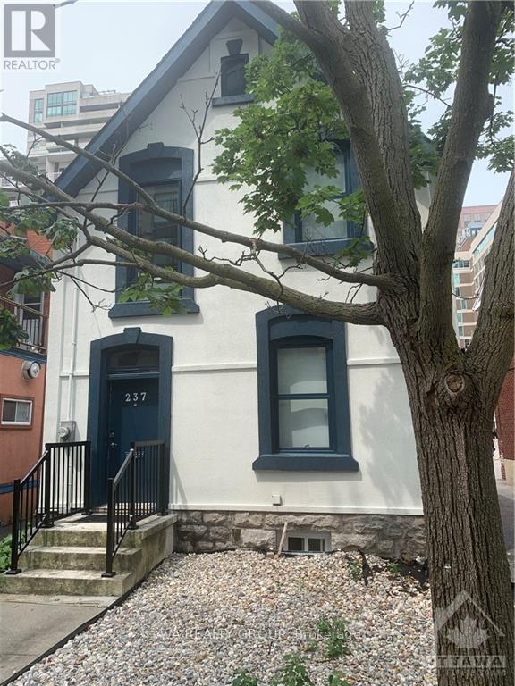 237 Nepean St, Ottawa, ON K2P 0B7