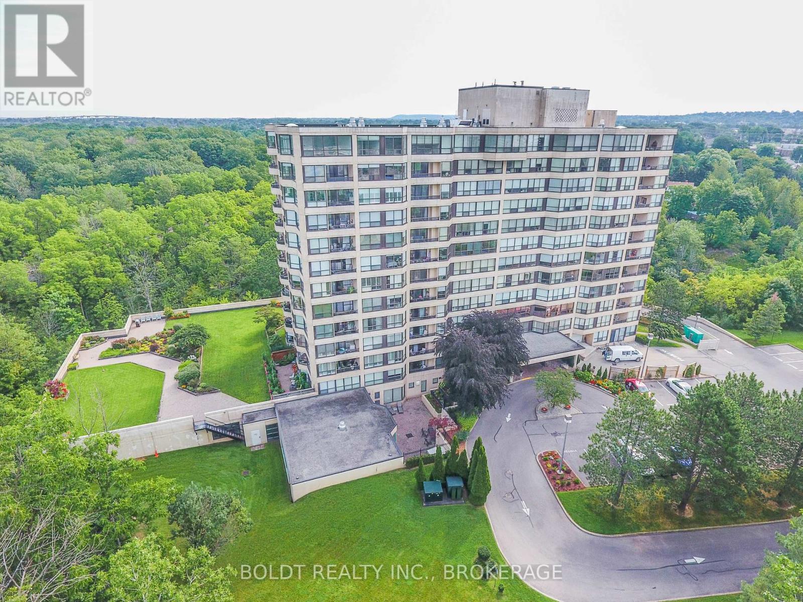603 3 Towering Heights Blvd, St. Catharines, ON L2T 4A4