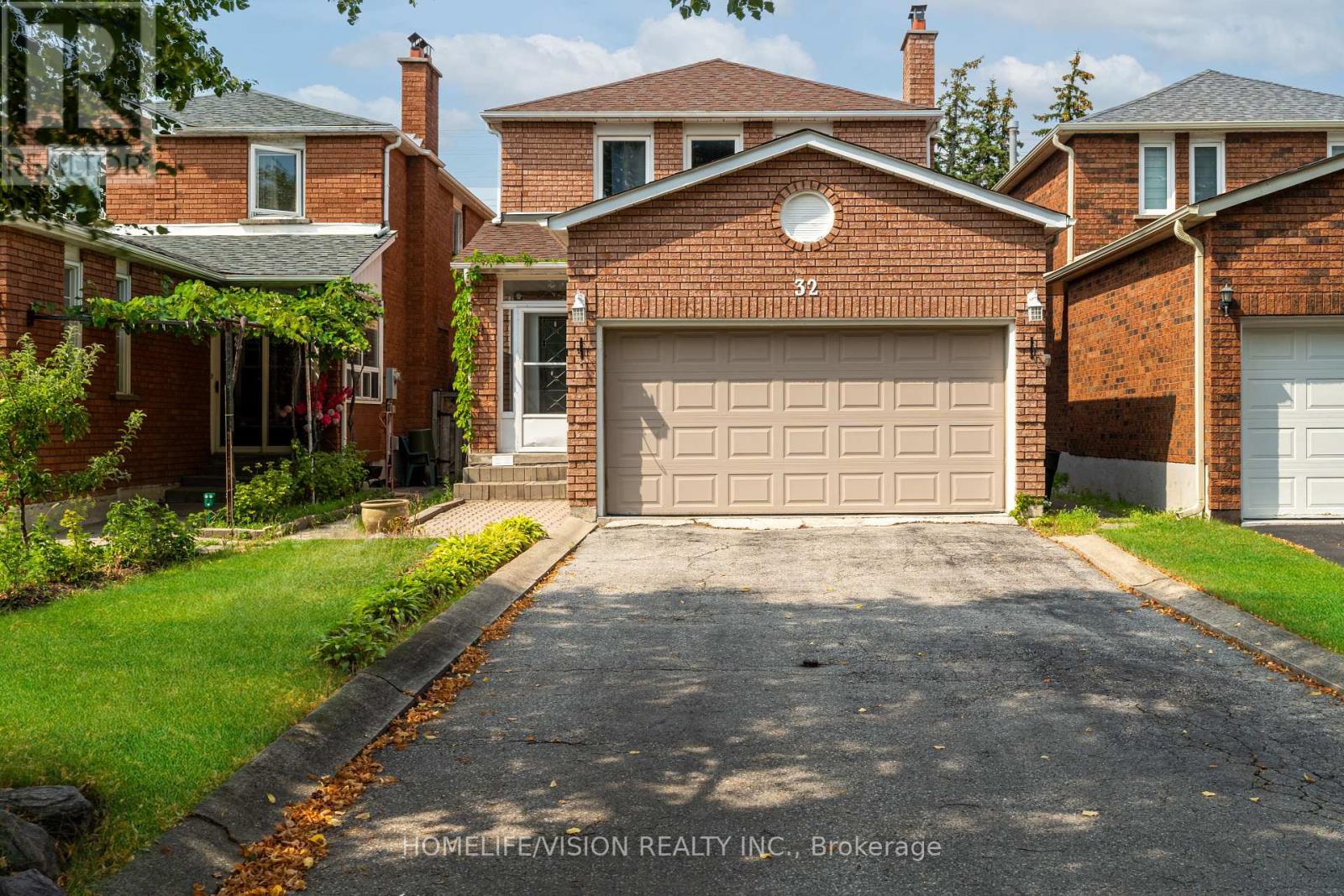 32 Mountfield Cres, Vaughan Brownridge, ON L4J 7E8