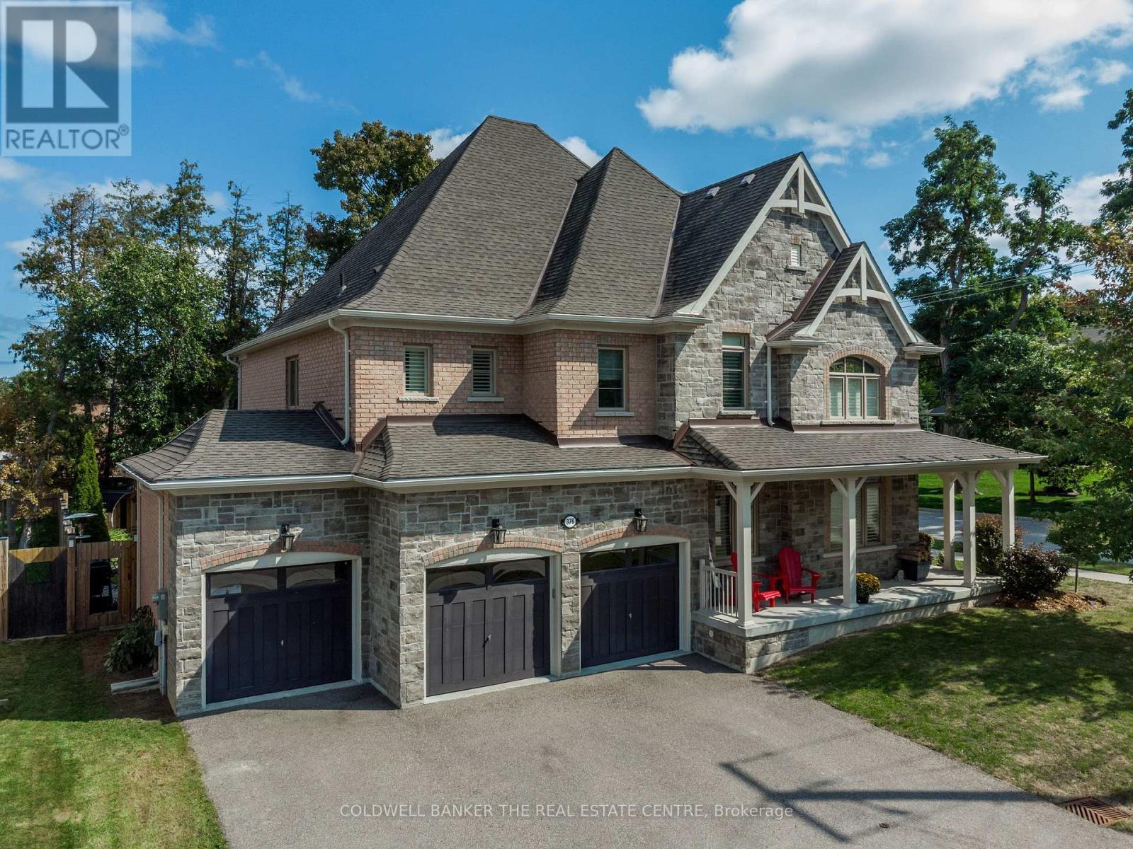 376 Tollendal Mill Rd, Barrie, ON L4N 7T1