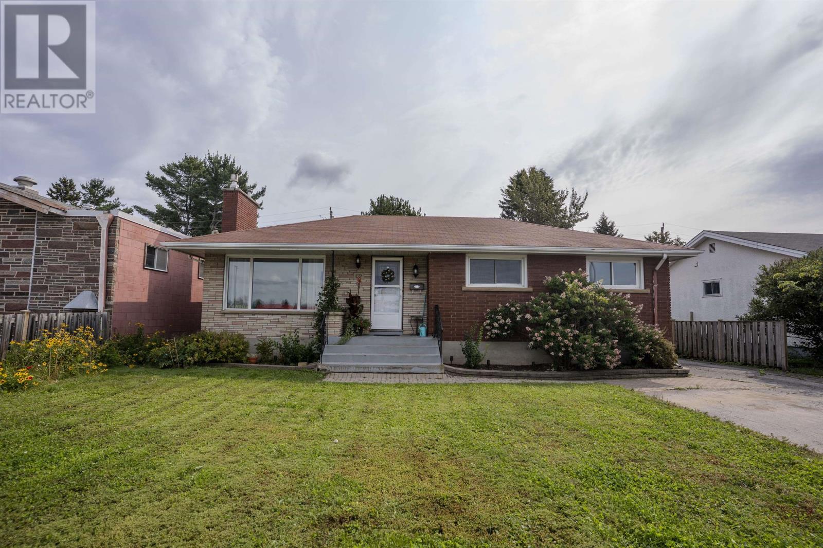 432 Edward St N, Thunder Bay, ON P7C 4P8