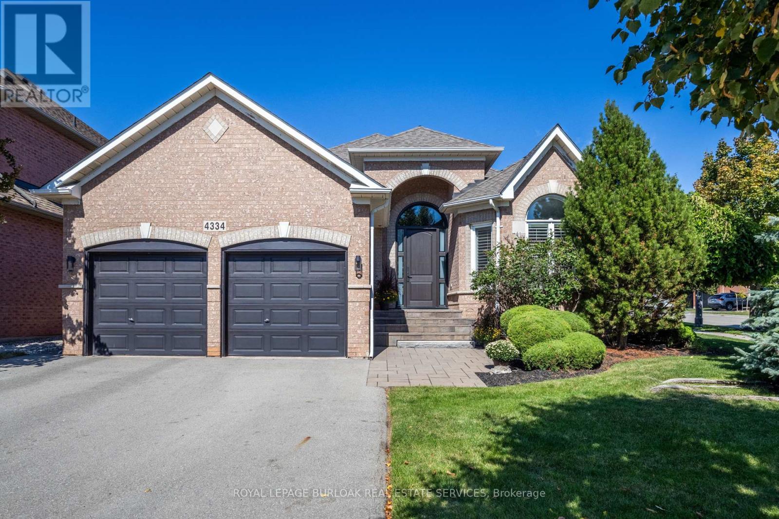 4334 Millcroft Park Dr, Burlington, ON L7M 4R1