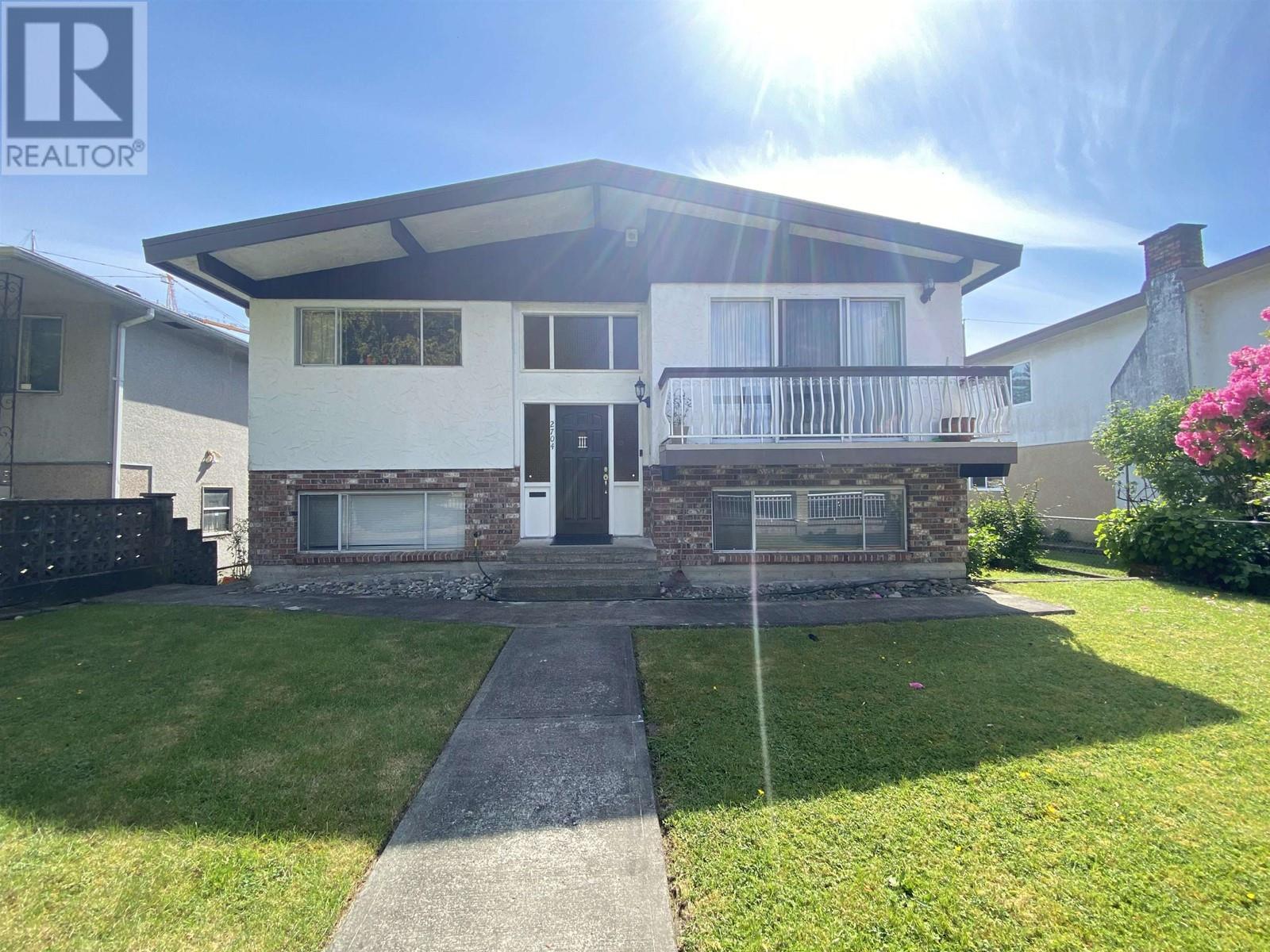 2704 Ward St, Vancouver, BC V5R 4S6