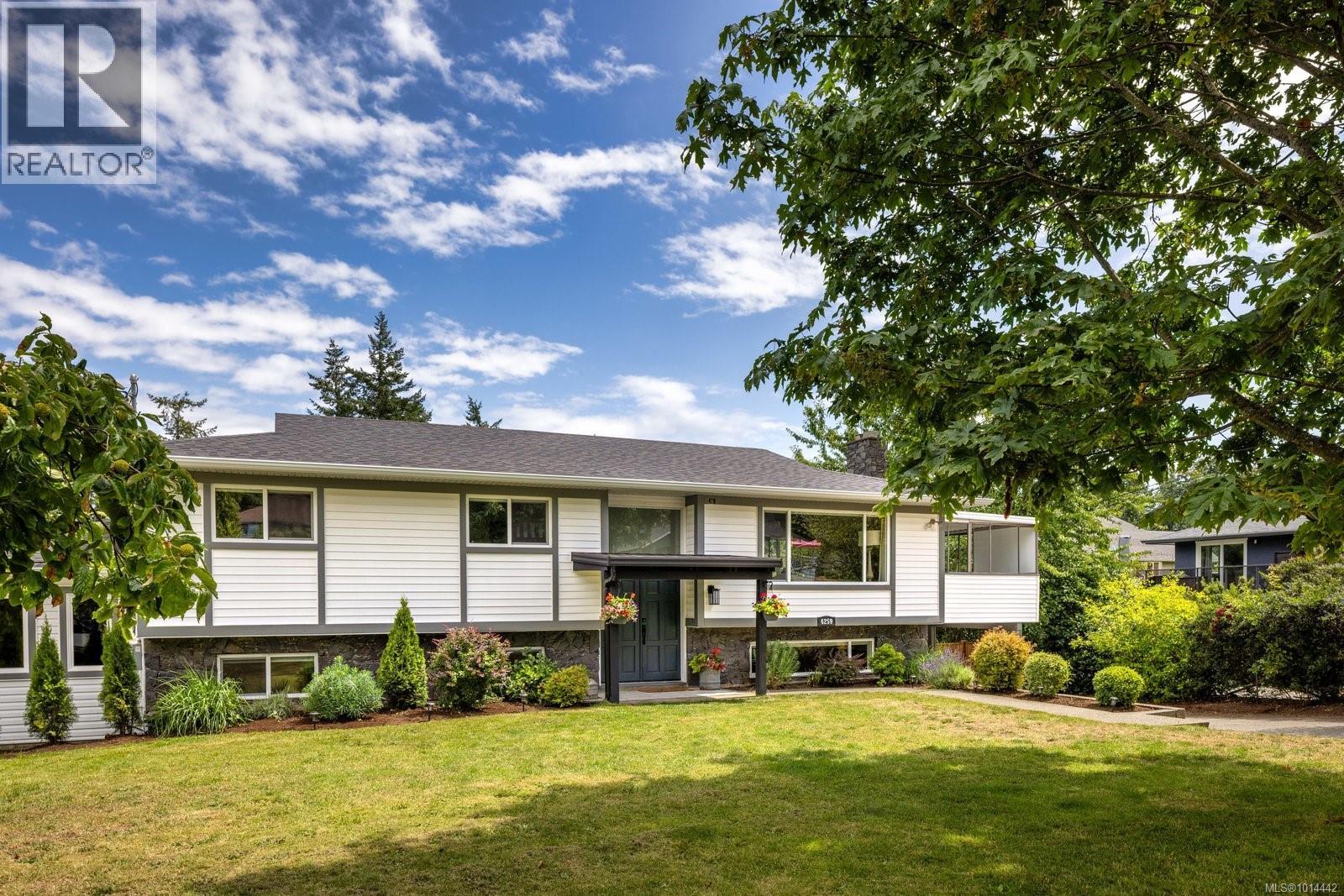 6259 Marie Meadows Rd, Central Saanich, BC V8Z 5Z9