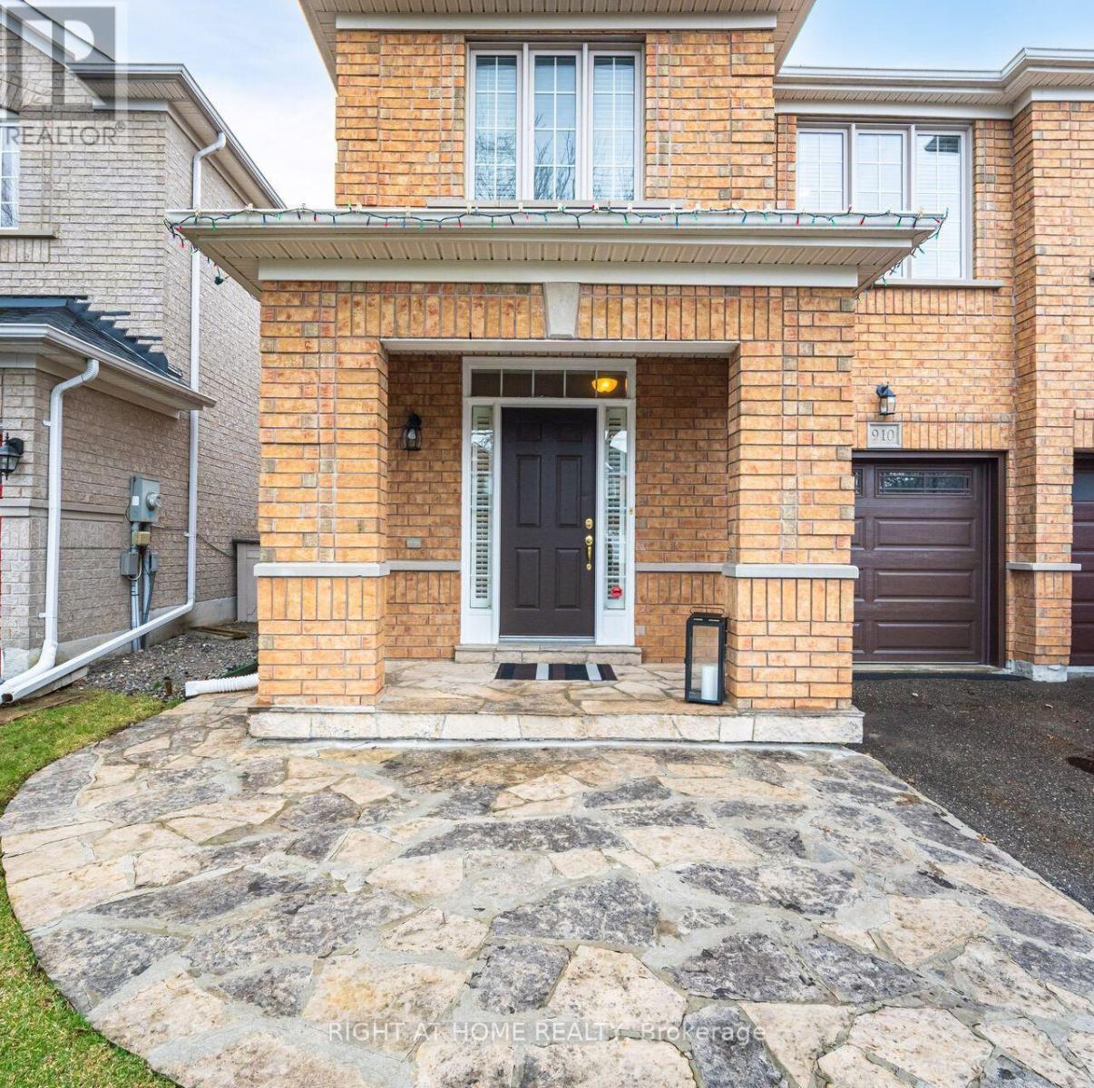 910 Oaktree Cres, Newmarket, ON L3X 2Z1