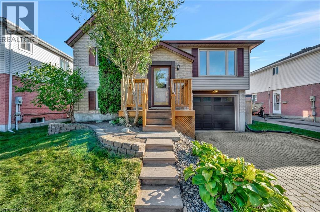 139 Ironstone Dr, Cambridge, ON N1P 1A4