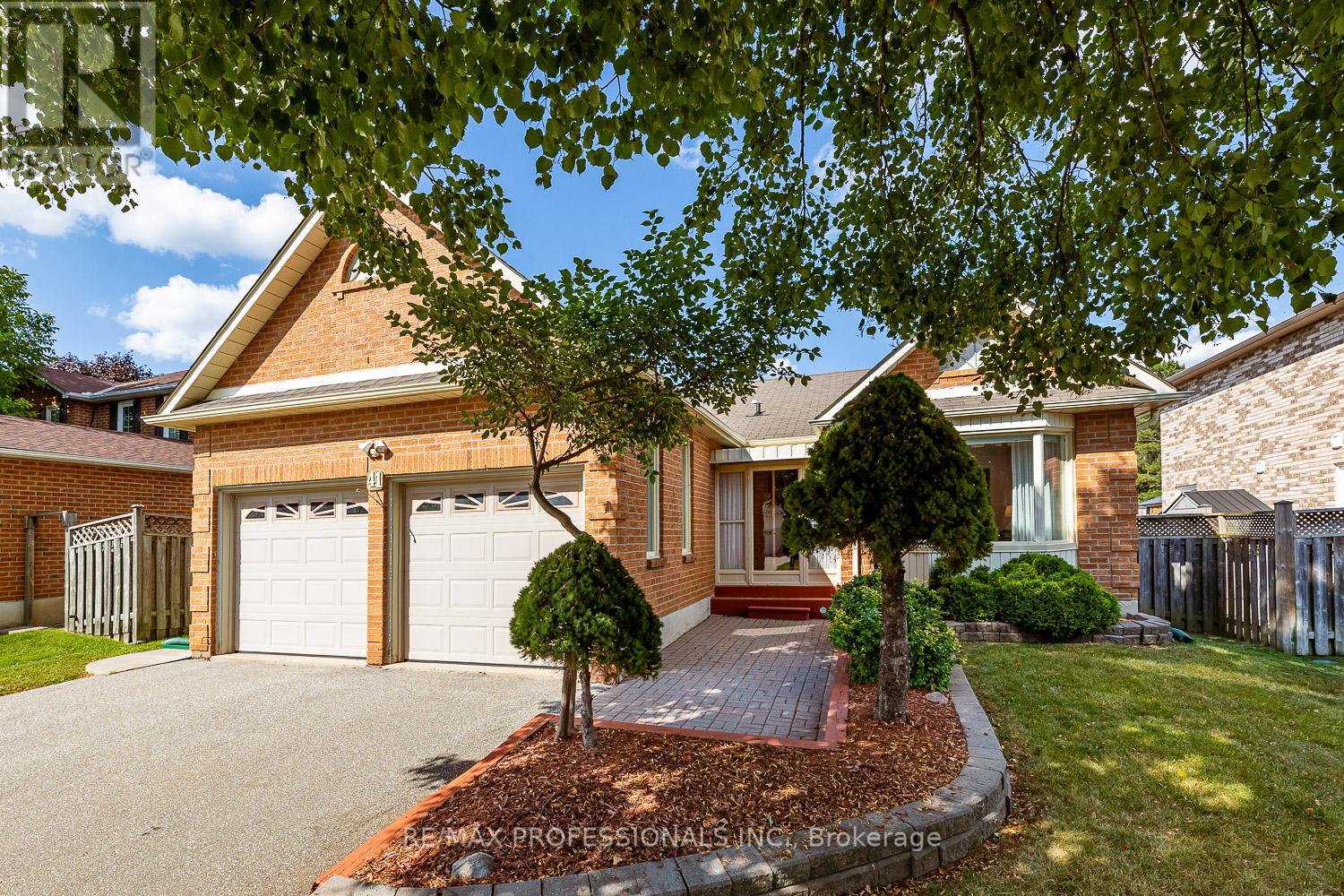 41 Mccabe Cres, Caledon Bolton North, ON L7E 5W8