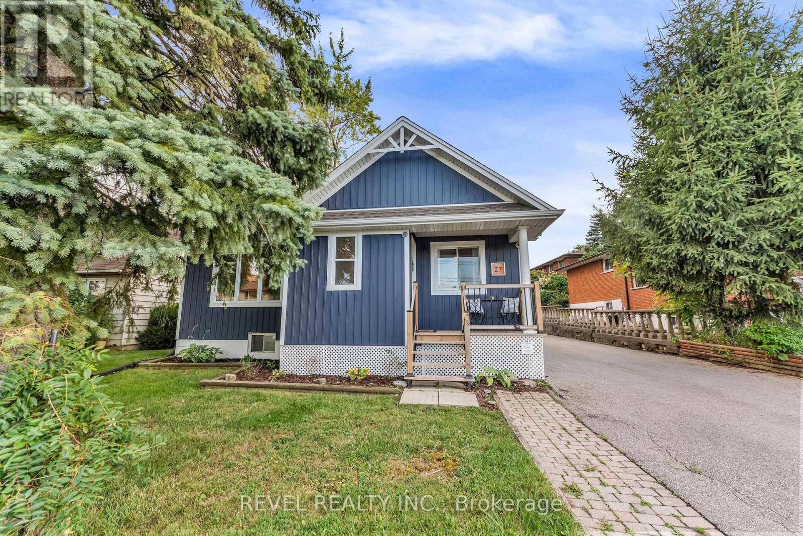 27 Aldridge St, Hamilton, ON L9C 2S9
