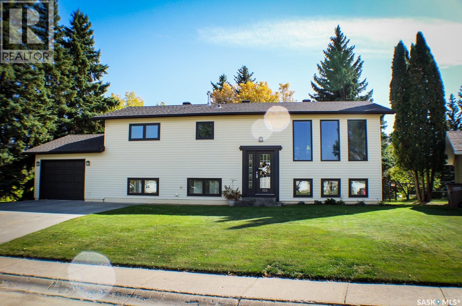 121 Mccosh Dr, Melfort, SK S0E 1A0