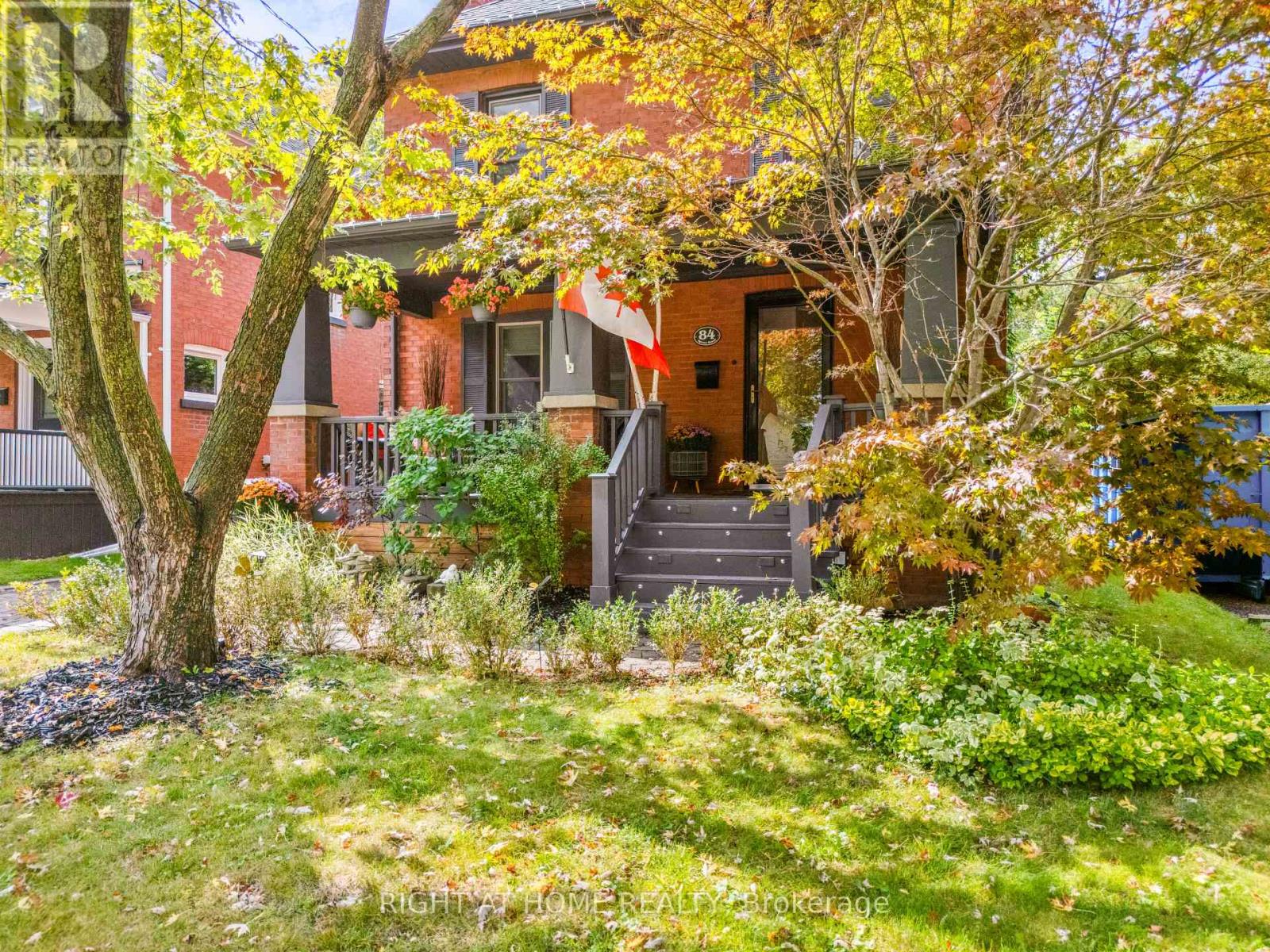 84 Spruce St, Aurora, ON L4G 1S1